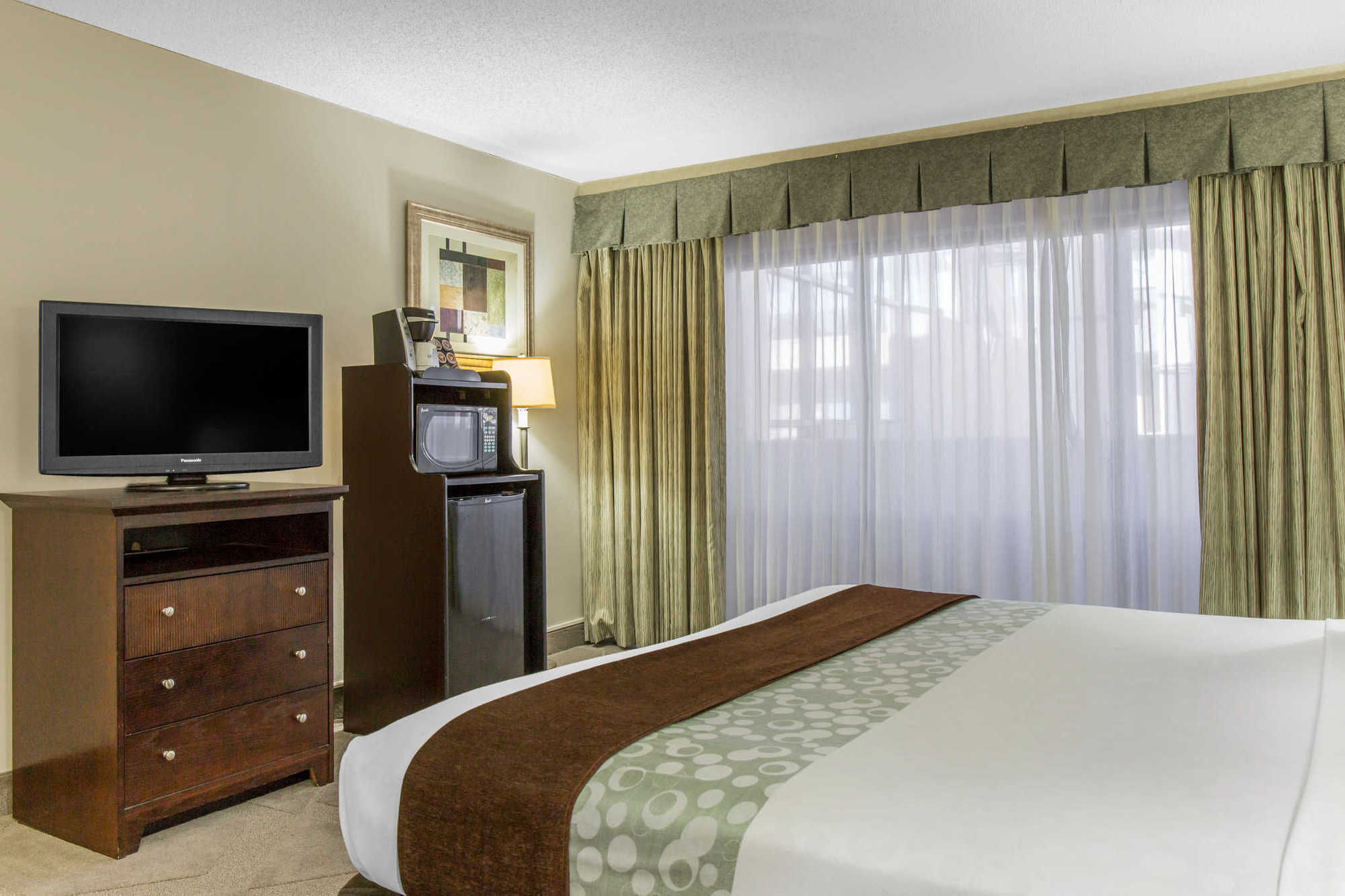 Clarion Hotel Orlando International Airport Room photo